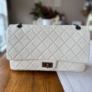CHANEL White Quilted Shoulder Bag with Chain Straps